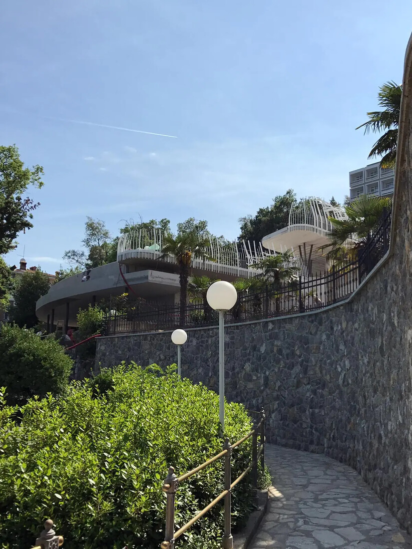 Bazen i beach bar Grand Hotel Adriatic